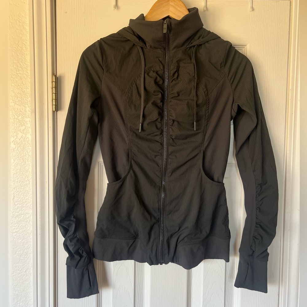 Lululemon Beyond the Studio Jacket
Graphite Grey Size 4 - Picture 6 of 10